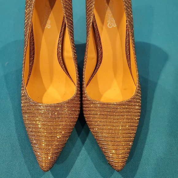 Carlos Santana Shoes - Carlos Santana Metallic Pumps